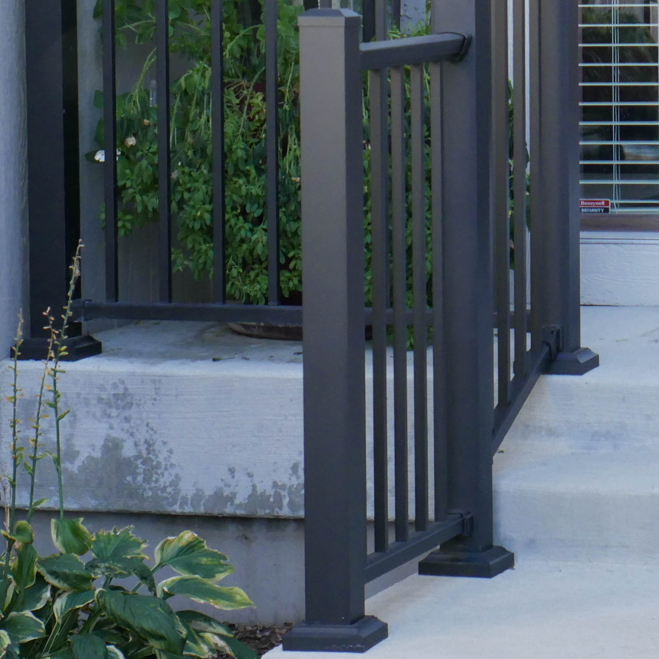 Deckpro Prestige level 40" Textured Black post.