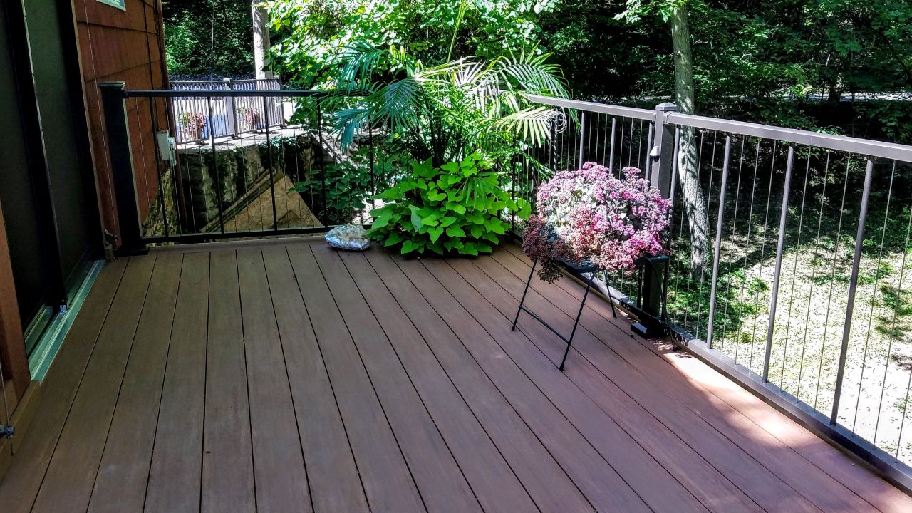 Mahogany Vintage Azek Decking a PVC Multi Varigated polymer decking with VertiCable Rail