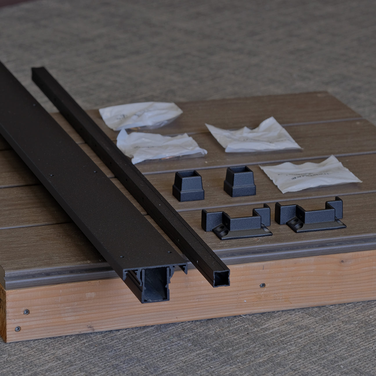 KeyLink Chesapeake Rail Kit with Top Rail, Vertical Picket, Picket Connectors, and 2pk rail Brackets.  