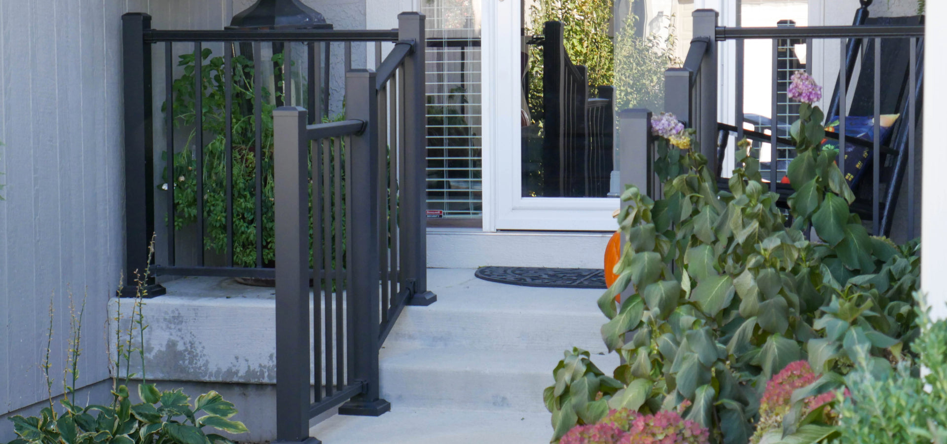 Step stair railing with landing and step up to stoop all accomplished with dekpro aluminum railing 