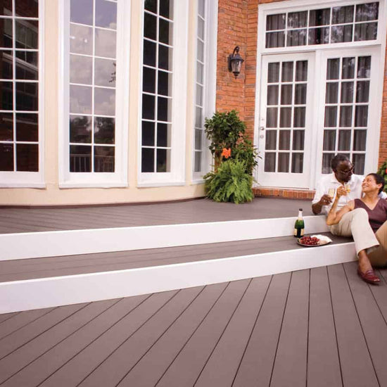 Kona deck with white trim is a classic deck look