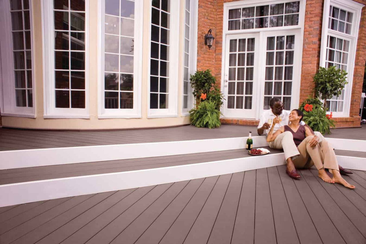 Kona deck with white trim is a classic deck look